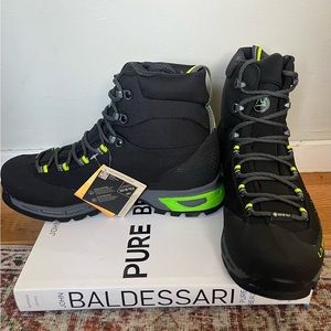 Brand new men’s boots, size 10